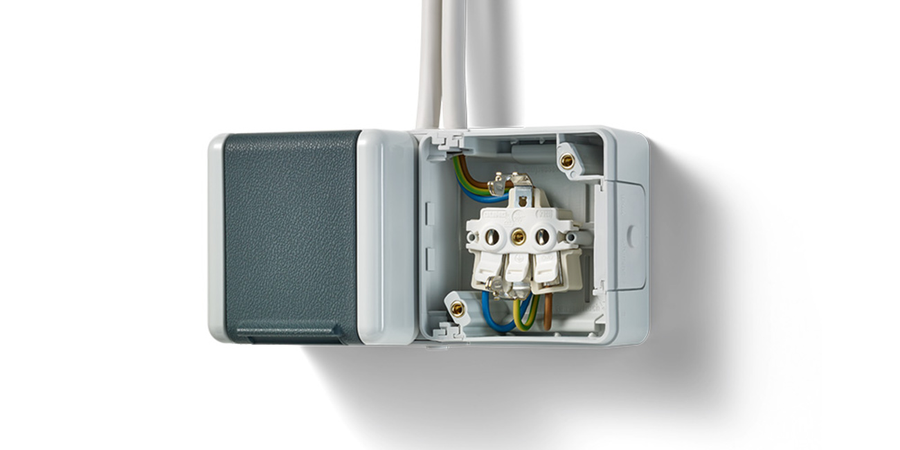 Doppelsteckdose mit Trennsteg bei Elektro Seidenspinner GmbH in Augsburg